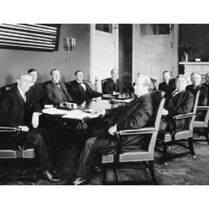  1913 photo Woodrow Wilson and his cabinet seated around 