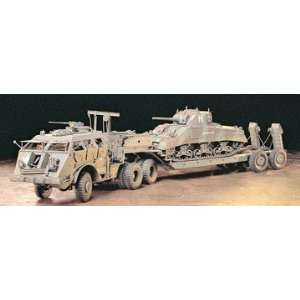  35230 1/35 US 40 Ton Tank Transporter: Toys & Games
