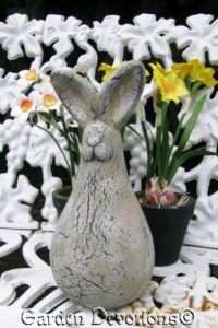 Heavy Stone Roly Poly EASTER BUNNY GARDEN STATUE Cute!  