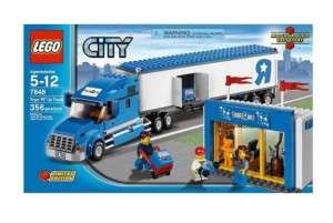 Lego City # 7848 : Toys R Us Truck & Shop  