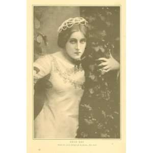  1907 Actress Edna May with Portrait 