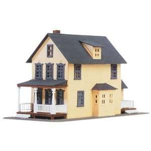  Model Power   Farm House Kit HO (Trains) Toys & Games