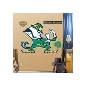  Notre Dame Fighting Irish Logo Fat Head: Sports & Outdoors