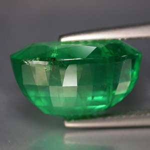 23cts  Huge Master Grade Lustrous AAA Green Natural Emerald Colombia 