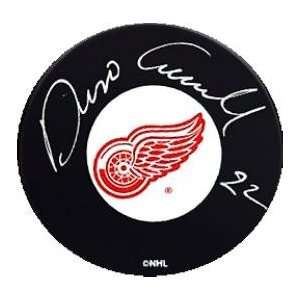  Dino Ciccarelli autographed Hockey Puck (Detroit Red Wings 