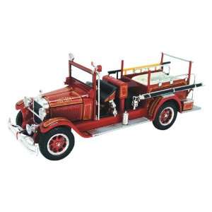    Signature 1/32 1928 Studebaker Fire Truck   Red: Toys & Games