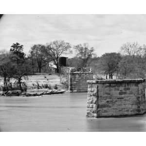 Richmond, Va. Ruins of Richmond & Danville Railroad bridge; the city 
