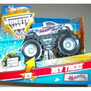  Hot Wheels Monster Jam Rev Tredz Madusa: Toys & Games