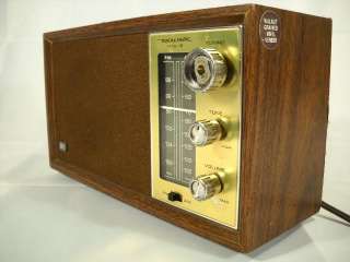 Vintage Realistic Am Fm Transistor Radio Model # MTA 8 12 689  