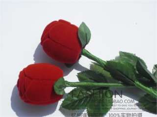 KEEPSAKE Red Velveteen ROSE BUD Jewelry Ring Gift Box Proposed Love 
