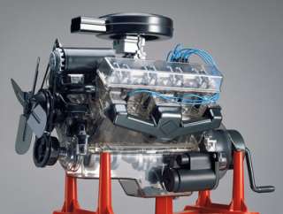 Revell Visable V 8 Engine Model Kit   1:4 Scale Replica / NEW!  
