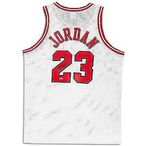 : Bulls Upper Deck Michael Jordan Autographed Jersey ( White : Jordan 